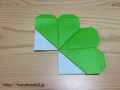 四つ葉のクローバーの折り方 幸運のシンボルを折り紙で