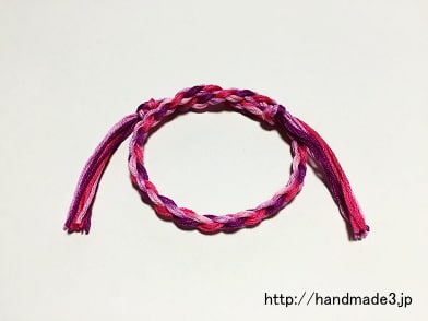 ミサンガの作り方・簡単な編み方をわかりやすく解説！意味やつけ方も 