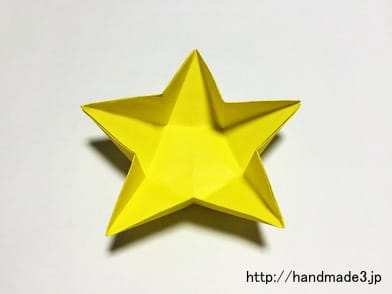 折り紙で星のお皿を折った