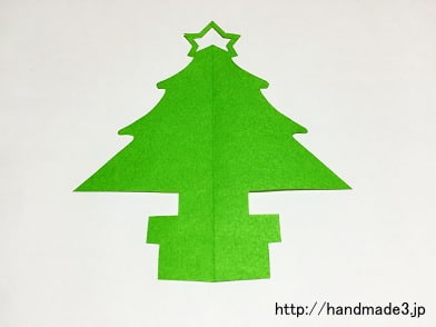 切り紙でクリスマスツリーを作った
